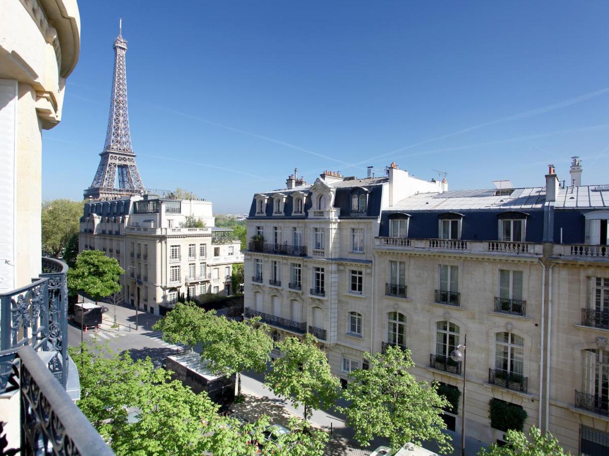 Outstanding 2 Bedrooms With A Terrific Eiffel Tower View Париж Екстер'єр фото